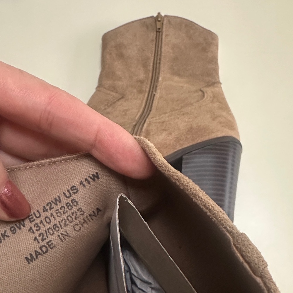 🔥 🆕 ASOS DESIGN Wide Fit Rational heeled western boots in taupe SIZE 11W - Picture 8 of 11